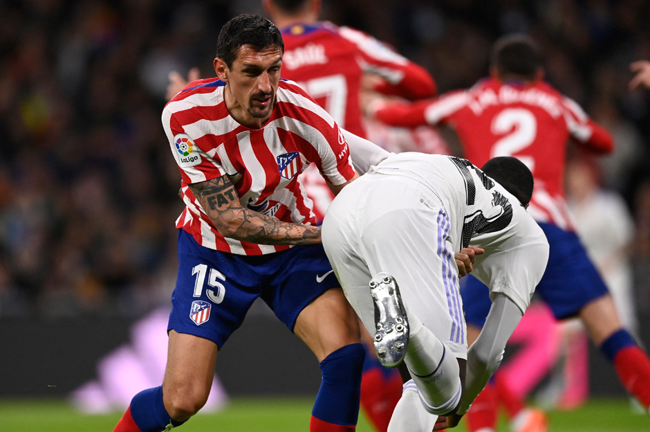 Savic'in, Atletico Madrid ile 1 yıl daha kontratı bulunsa da İspanyol ekibi, oyuncuyla anlaşan bir kulüp çıkması halinde bonservis talep etmeyecek.