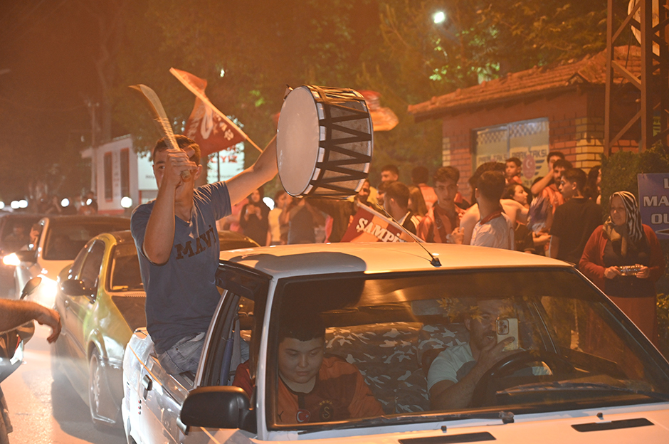 Galatasaraylı taraftarlardan unutulmaz şampiyonluk fotoğrafları!
