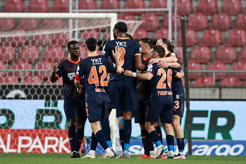 Süper Lig'de gol düellosu: Başakşehir'den ikinci yarıda 3 puan