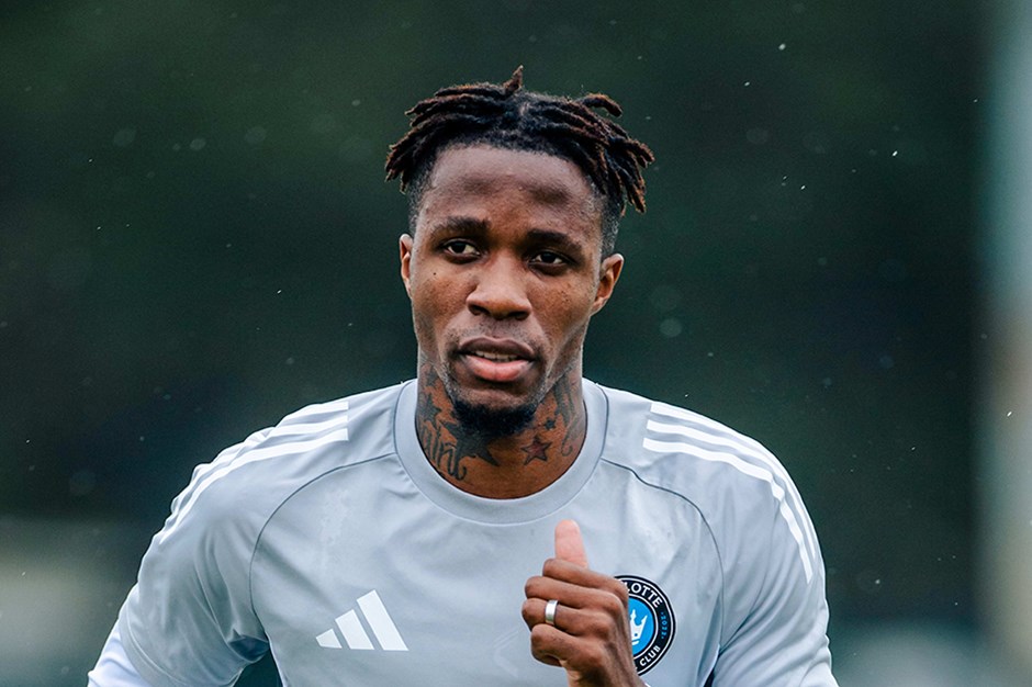 Wilfried Zaha 4 dakikada galibiyeti getirdi