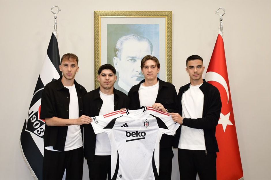 Beşiktaş youth players signing contracts