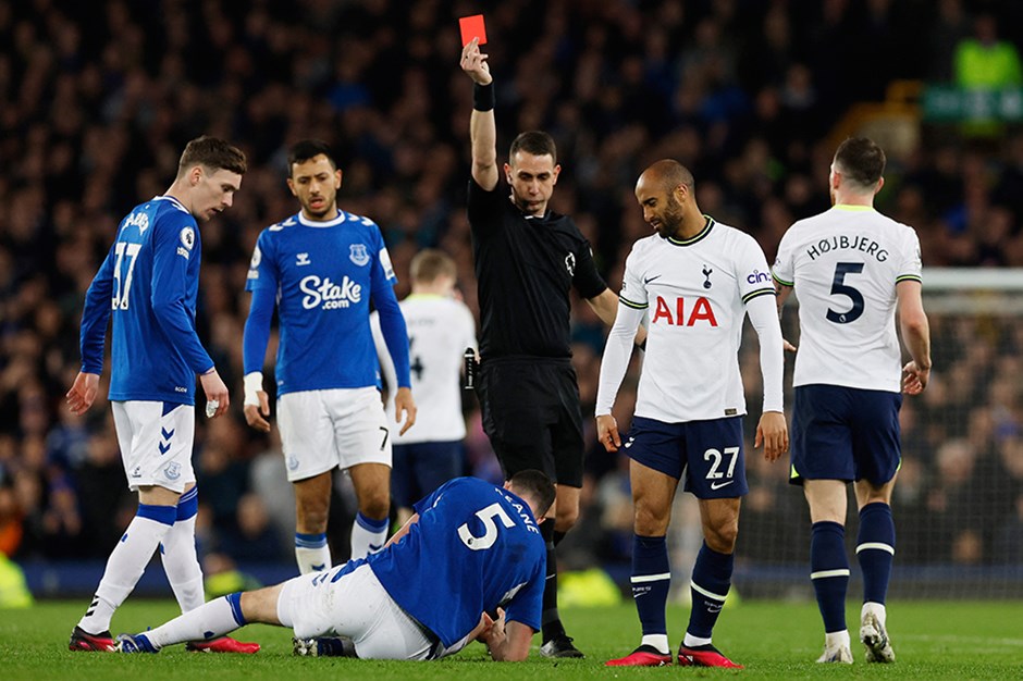 Premier Lig'de bu hafta ilk: Everton - Tottenham maçında 2 kırmızı kart çıktı
