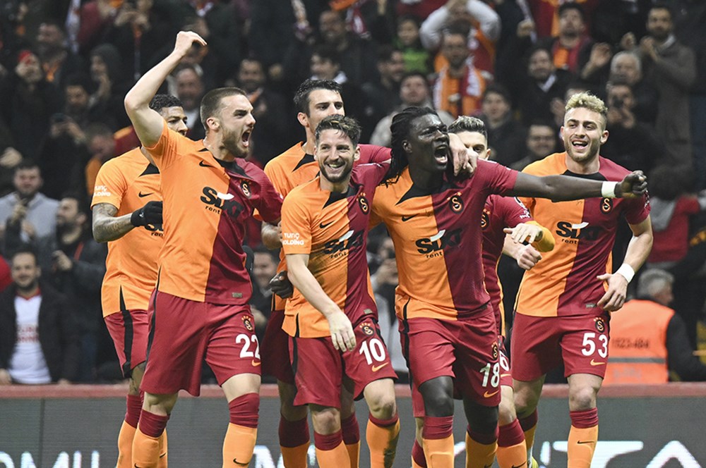 "Kornerden önce faul vardı" Galatasaray için ne yazdılar?  - 15. Foto