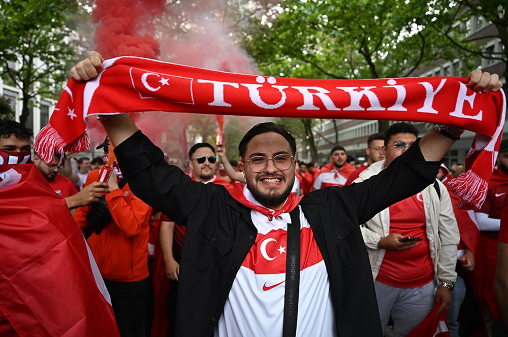 Milli Komandaya böyük dəstək: Dortmund küçələri qırmızı və ağ rəngdədir - Foto 8