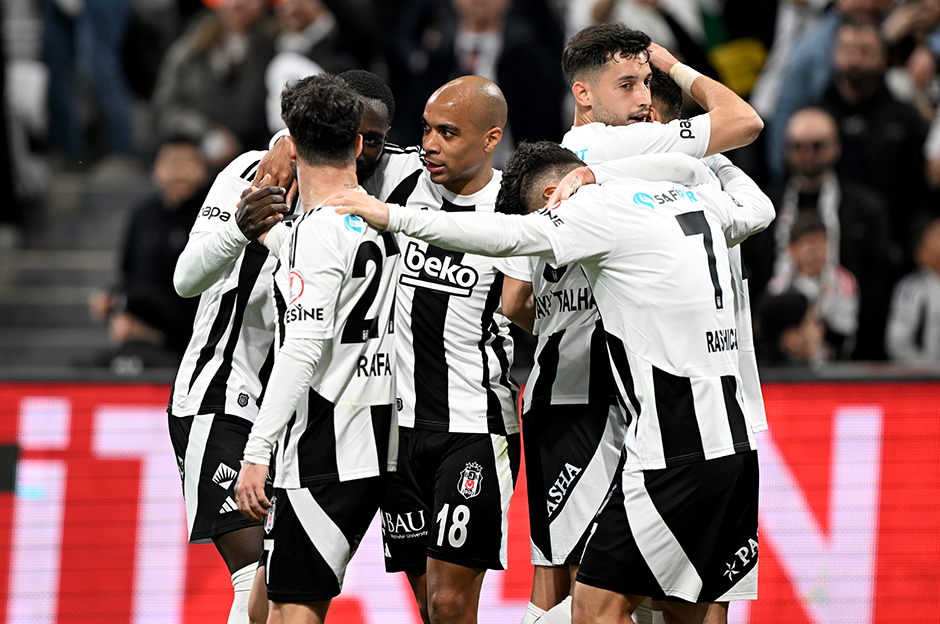 NTV Spor: Beşiktaş'tan sağ beke yerli hamlesi: Süper Lig'in genç ismini hedef belirledi