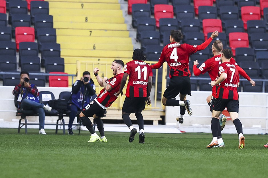 Gaziantep FK'nın yükselişi RAMS Başakşehir karşısında da devam etti