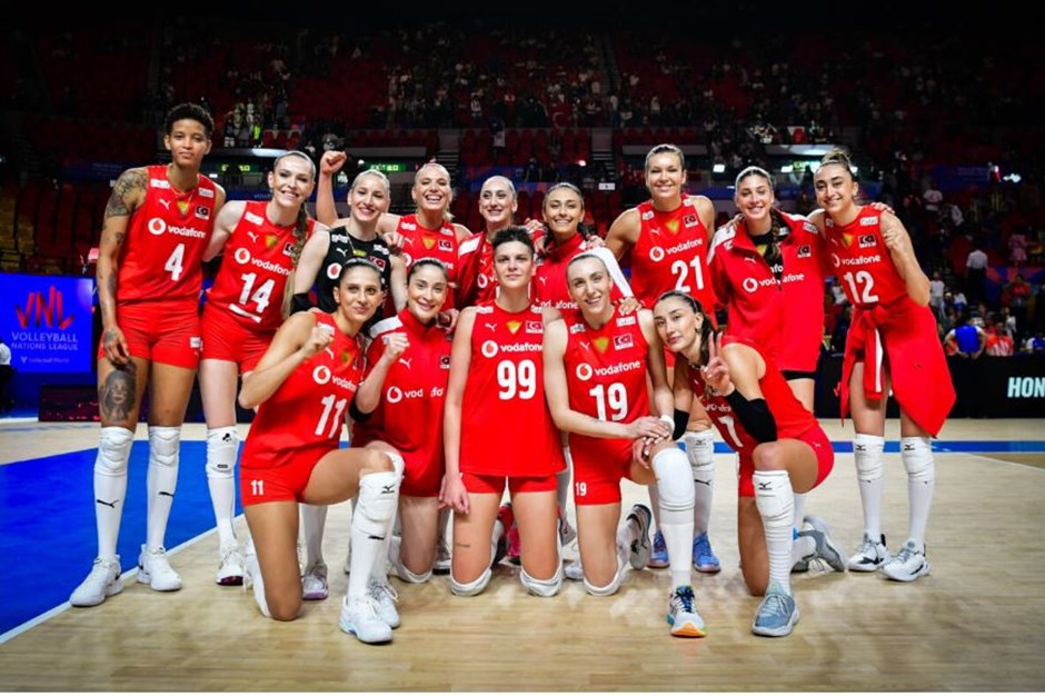 Filenin Sultanları madalya peşinde: Türkiye - Hollanda voleybol maçı ne zaman, saat kaçta ve hangi kanalda? (Paris Olimpiyatları)