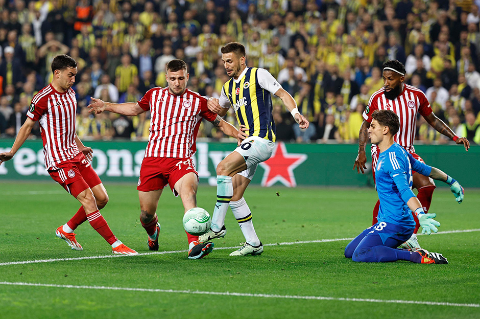 Fenerbahçe maçında 3 penaltı kurtaran kaleciden "muska" itirafı  - 4. Foto