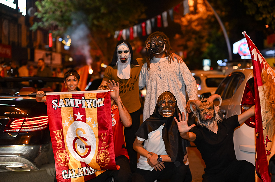 Galatasaraylı taraftarlardan unutulmaz şampiyonluk fotoğrafları!