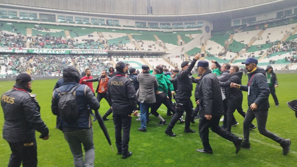 Bursa'da olaylı maç: Soruşturma başlatıldı  - 2. Foto