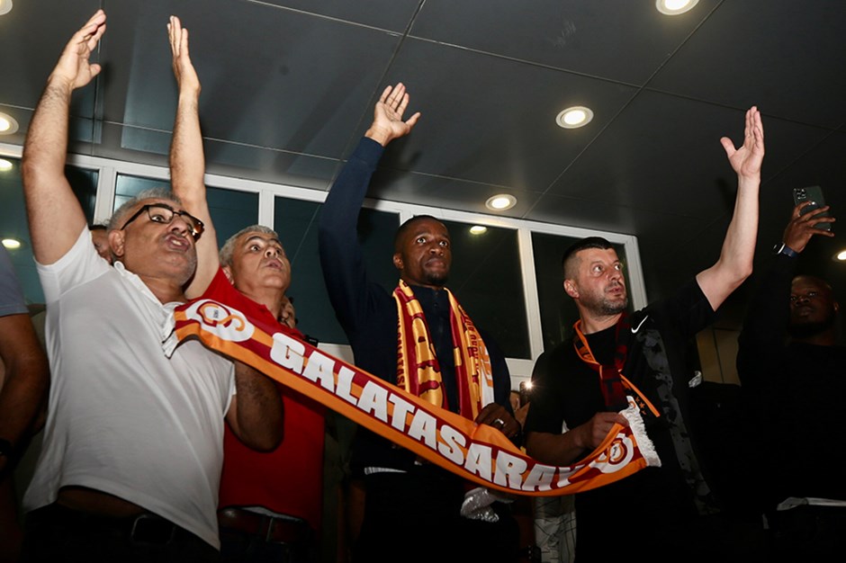 Wilfred Zaha, Galatasaray için İstanbul'a geldi