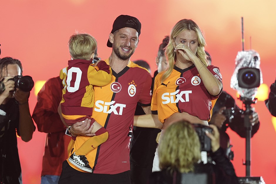 Şampiyonluk kutlamalarında gözyaşlarını tutamadı