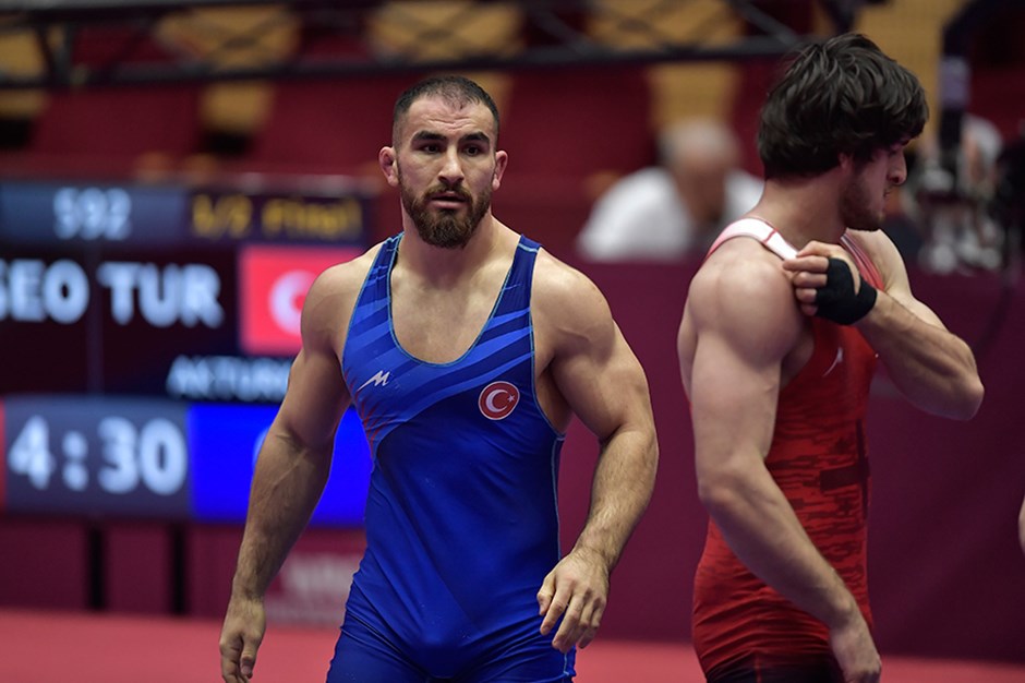 Feyzullah Aktürk, serbest stil 92 kiloda altın madalya aldı