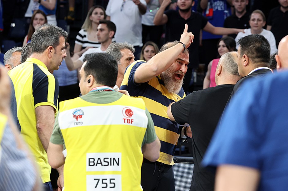 Fenerbahçe'den sert tepki: "Yaşanan rezilliğin açıklamasını bekliyoruz"
