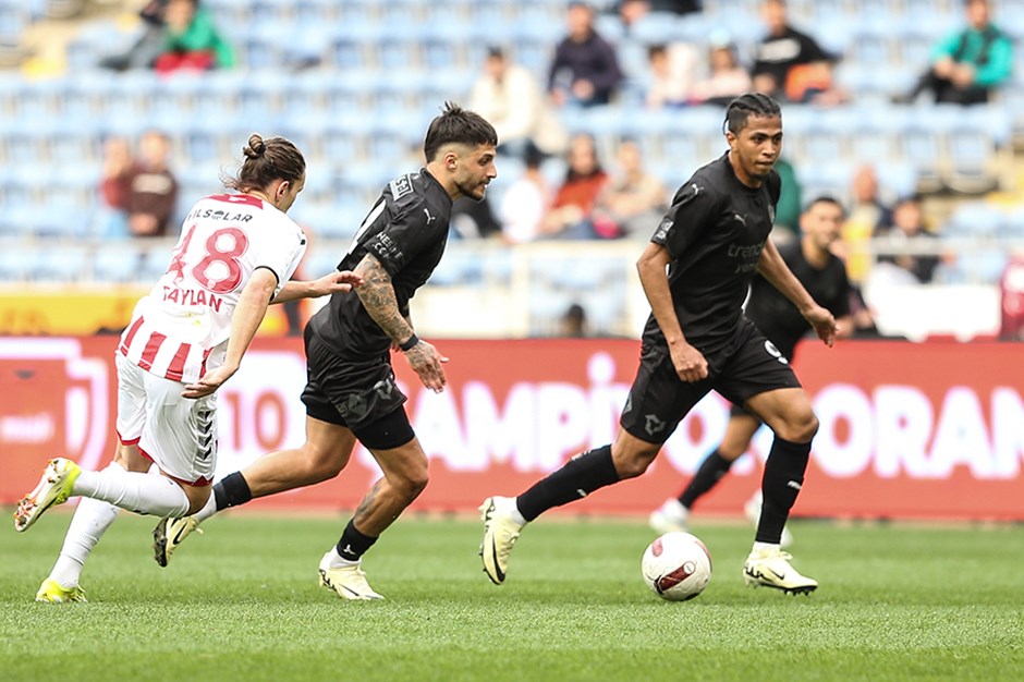 Samsunspor'u 3 golle yenen Hatayspor ateş hattından çıktı
