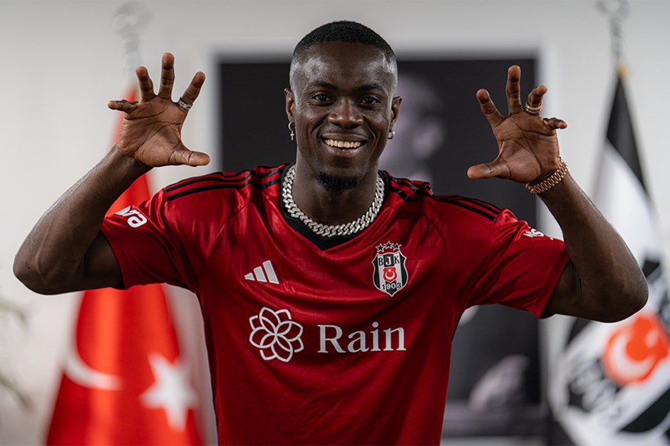 Eric Bailly imzayı attı, formayı giydi