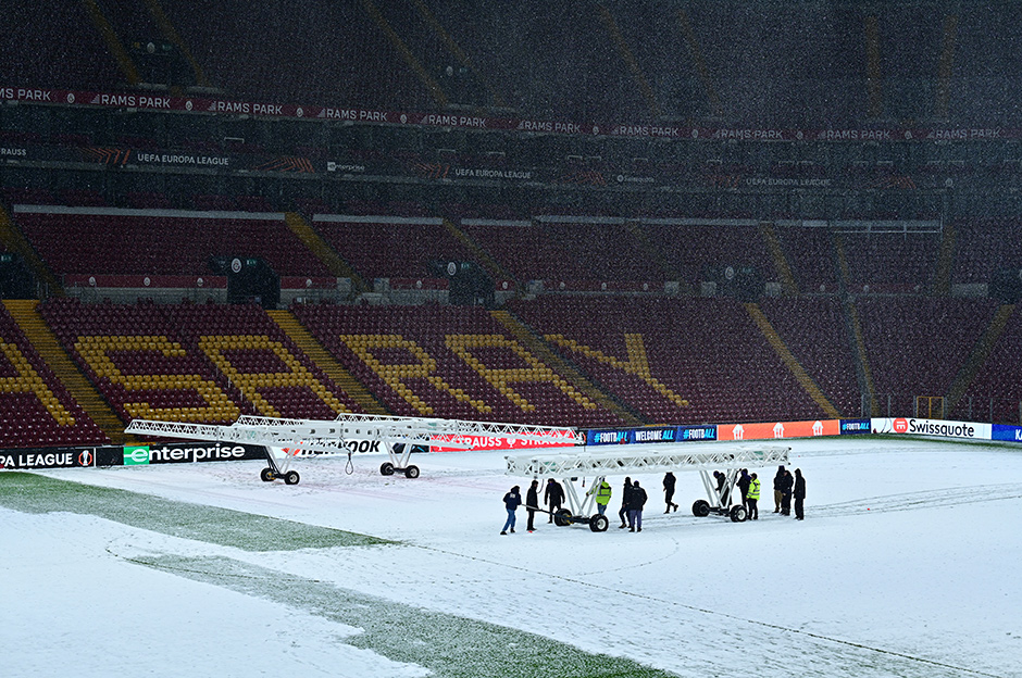Galatasaray-Fenerbahçe derbisi ertelenecek mi? Tüm gözler Alkmaar maçında  - 6. Foto