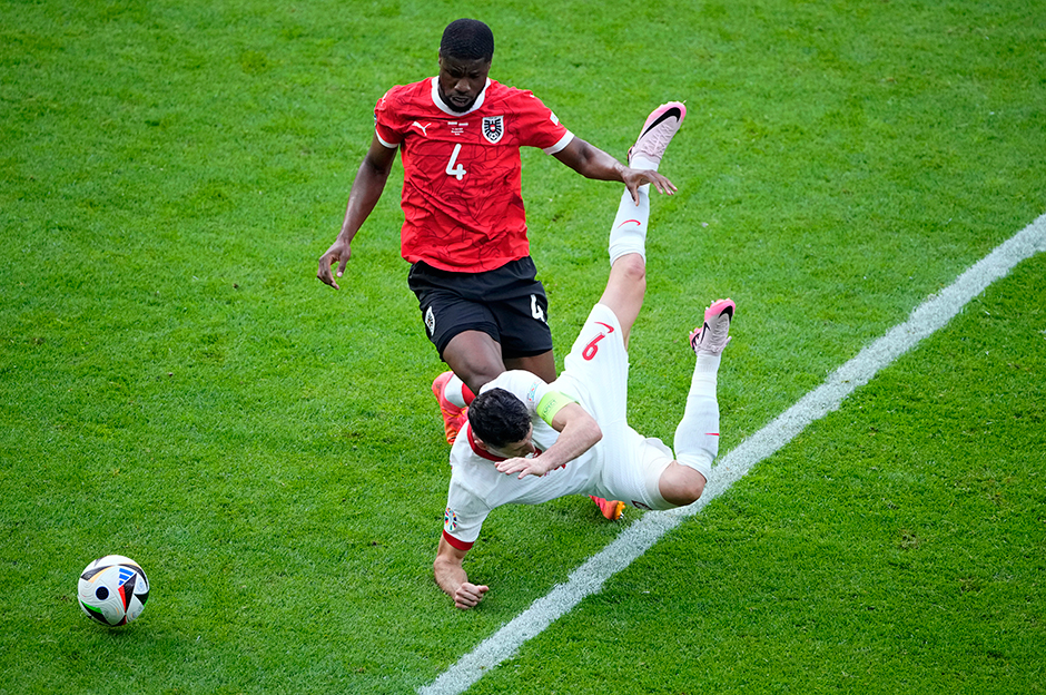 Kevin Danso kimdir, kaç yaşında? Fenerbahçe’Nin transfer gündemindeki Kevin Danso hangi takımlarda oynadı, piyasa değeri ne kadar?  - 2. Foto