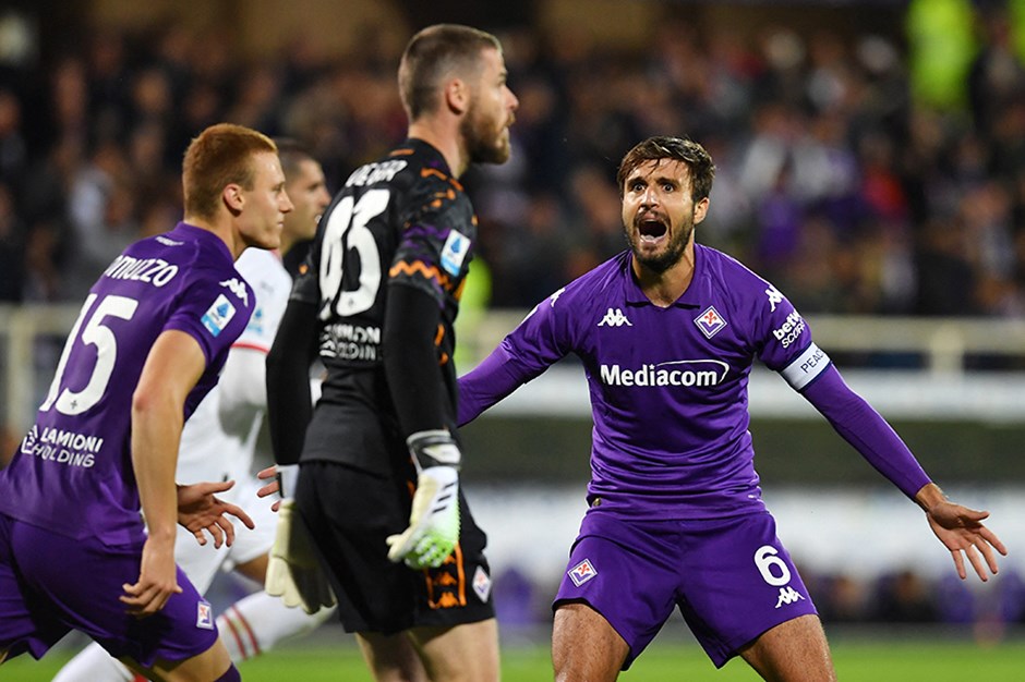 3 penaltı kaçtı: Milan'ın yenilmezlik serisi Fiorentina deplasmanında bitti