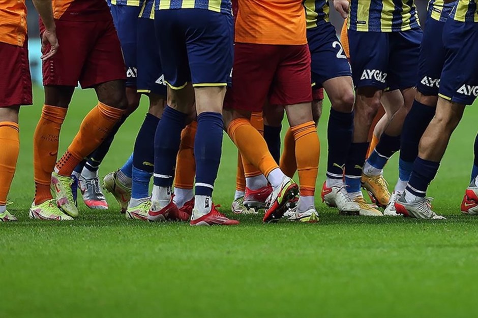 Galatasaray - Fenerbahçe maçını veren yabancı kanallar: Galatasaray - Fenerbahçe derbisi şifresiz mi? GS -FB derbisi canlı yayın bilgisi