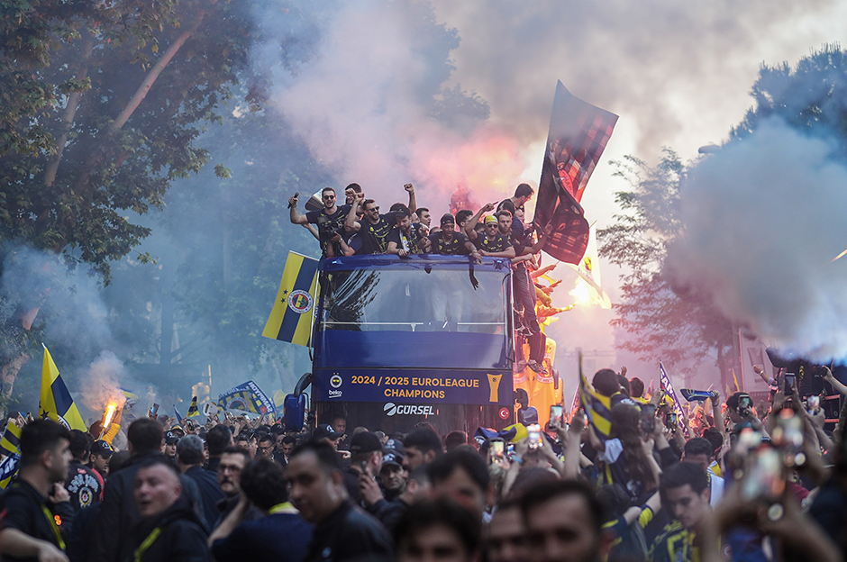 Fenerbahçe Beko, EuroLeague şampiyonluğunu kutladı  - 16. Foto
