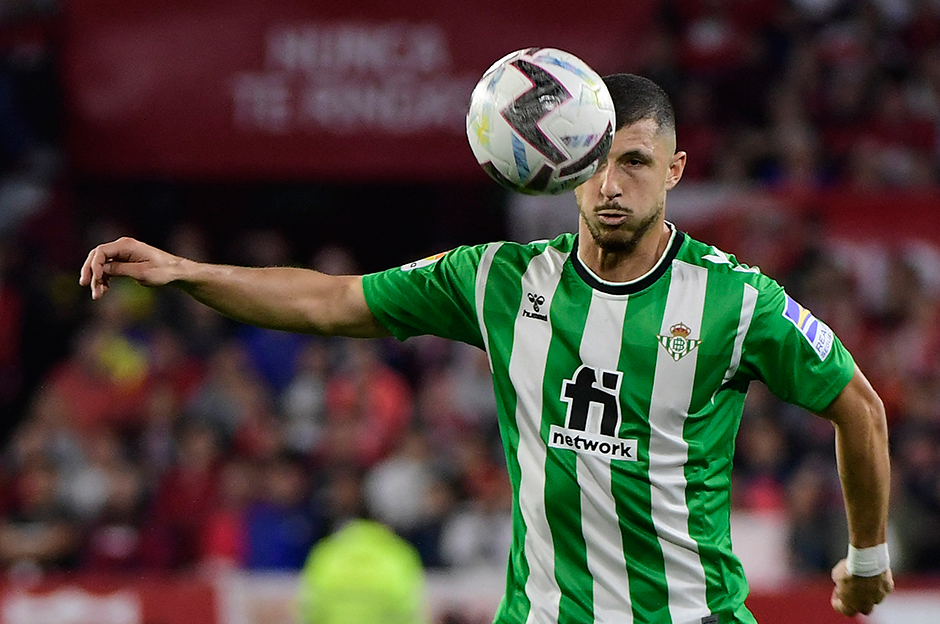 Hatta o dönem İspanyol basınında çıkan haberlerde Barcelona'nın Arjantinli orta saha ile büyük ölçüde anlaştığı belirtilmişti.