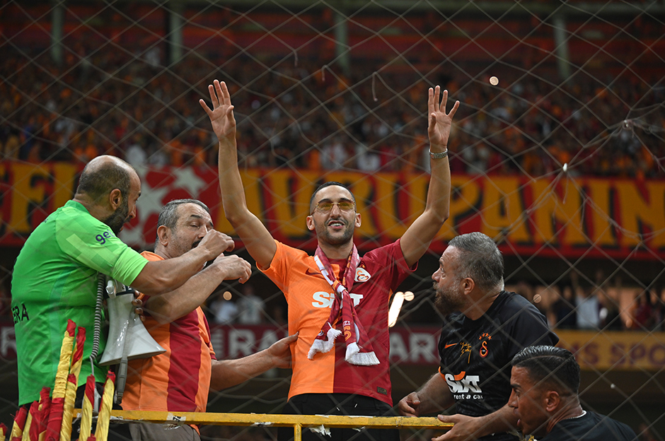 Ziyech'in tribün şovu Avrupa'da ses getirdi; "Orkestra şefi"  - 7. Foto