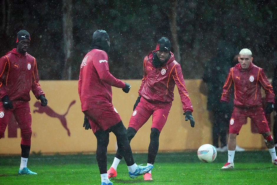 Galatasaray'da 4 yıldız dev maç öncesi son antrenmana katıldı