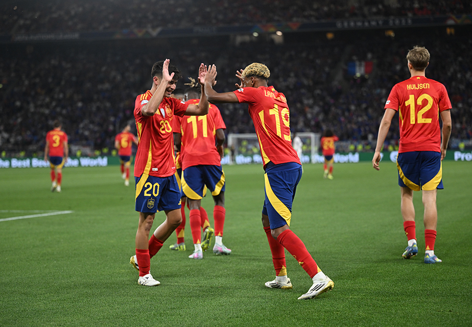 9 gollü tarihi maçta İspanya finale yükseldi