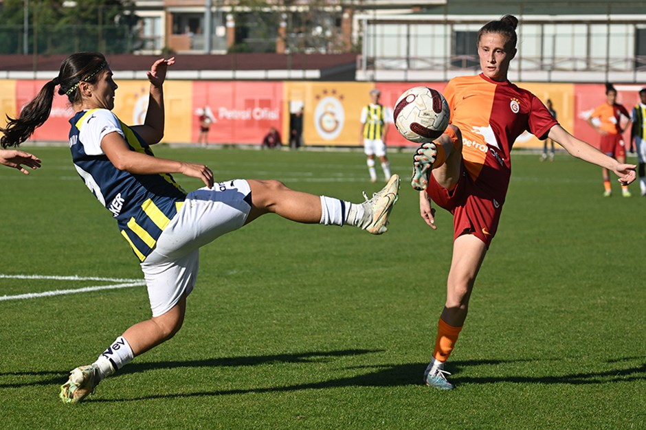 Galatasaray, Fenerbahçe'yi duraklamada yendi