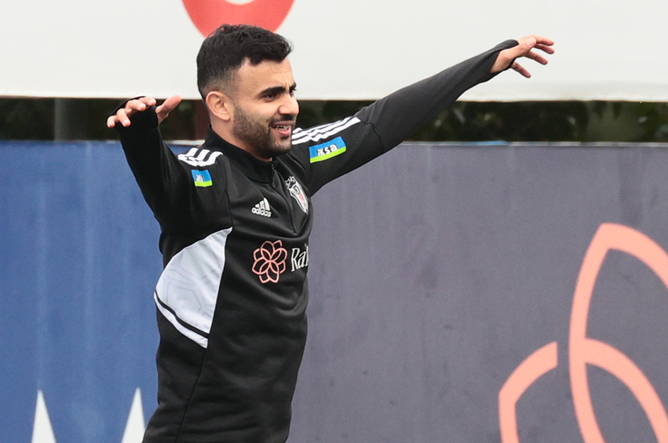 Ghezzal geri döndü, kampın yıldızı oldu - 4. Foto