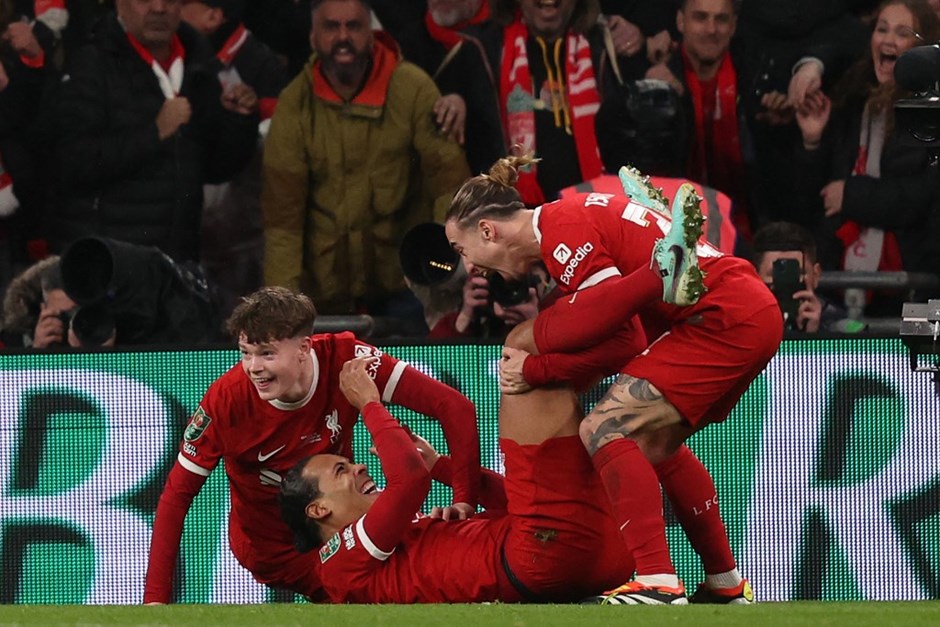 İngiltere Lig Kupası'nda nefes kesen final: Zafer Liverpool'un- Son Dakika Spor Haberleri | NTVSpor