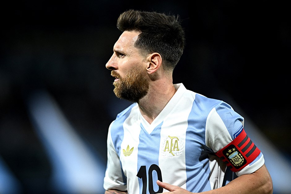 Lionel Messi'nin rekoru egale ettiği maçta Arjantin 3 puanı tek golle aldı