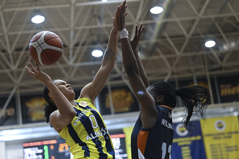 Fenerbahçe şampiyonluk kupasını kaldırdı   - 15. Foto