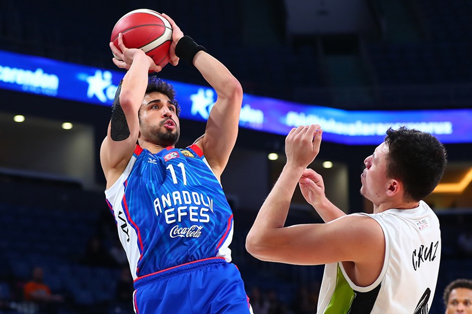 Anadolu Efes kupada turladı