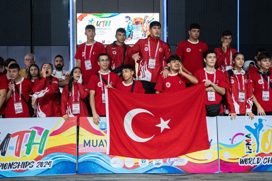 Milli sporcular, Dünya Gençler Muaythai Şampiyonası'nda 12 madalya kazandı 