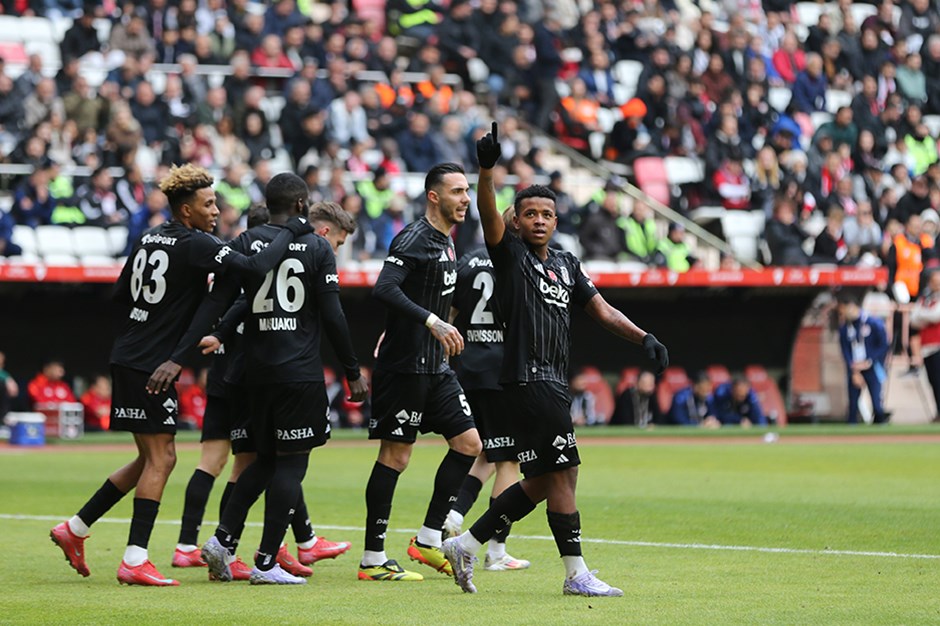 Beşiktaş çeyrek final biletini galibiyetle aldı: Arroyo'dan ilk gol