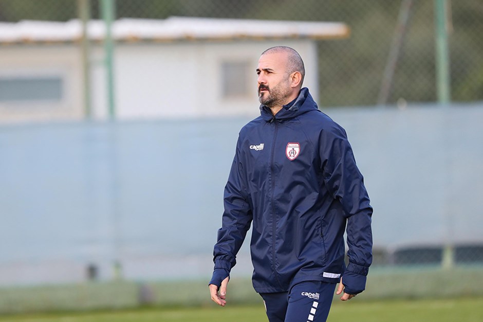 Spor Toto 1. Lig ekibi Altınordu'da teknik direktör büyüsü bozuldu