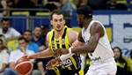 Fenerbahçe Beko derbiyi kazanarak seride öne geçti