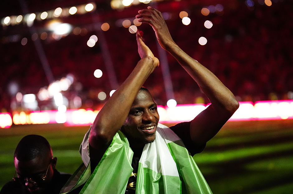 Galatasaraylı futbolcular şampiyonluğu taraftarlarla kutladı - 7. Foto