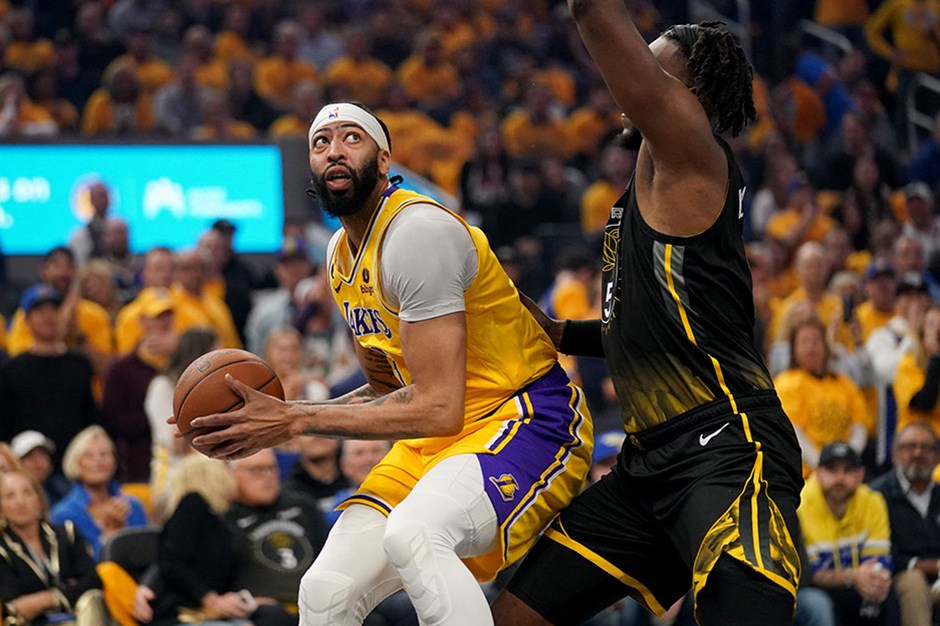 Lakers, Warriors serisine galibiyetle başladı