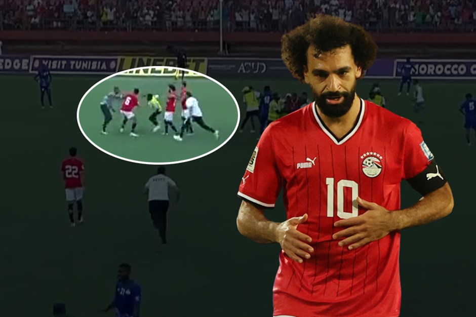 İZLE | 2 holigan maç sırasında Mohamed Salah'a saldırdı