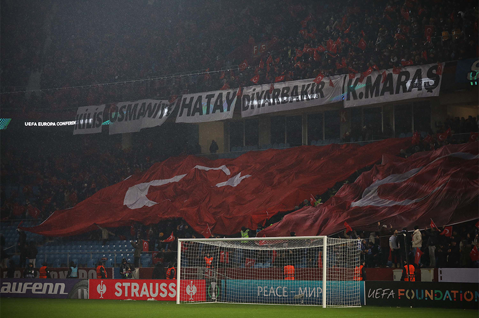 Maç öncesi Trabzon'da koreografi: Hep birlikte olacağız - 3. Foto