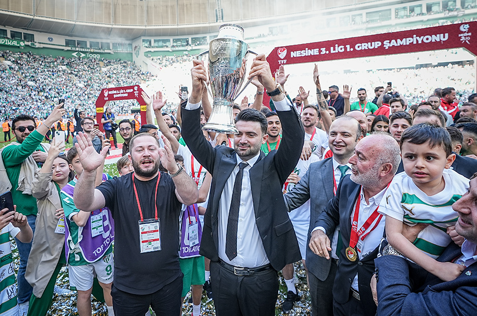 Bursaspor şampiyonluk kupasını 45 bin kişinin önünde aldı  - 5. Foto