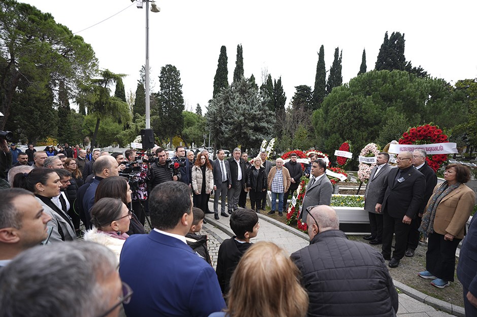 Naim Süleymanoğlu kabri başında anıldı