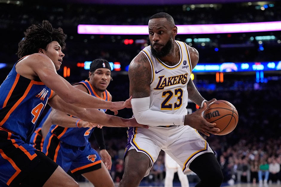 Los Angeles Lakers, New York Knicks'e "dur" dedi