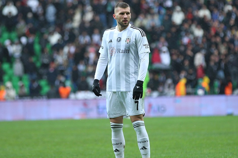 Beşiktaş'tan Ante Rebic için sakatlık açıklaması