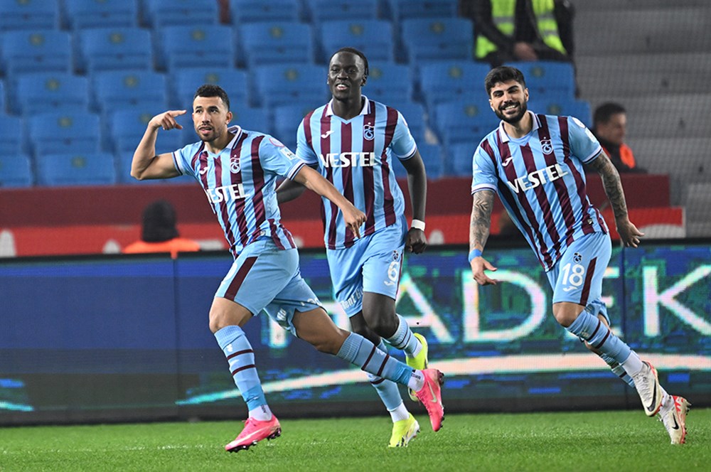 "Meunier ve Eren’in oyunları referans oldu" | Spor yazarları Trabzonspor için ne dedi?  - 4. Foto