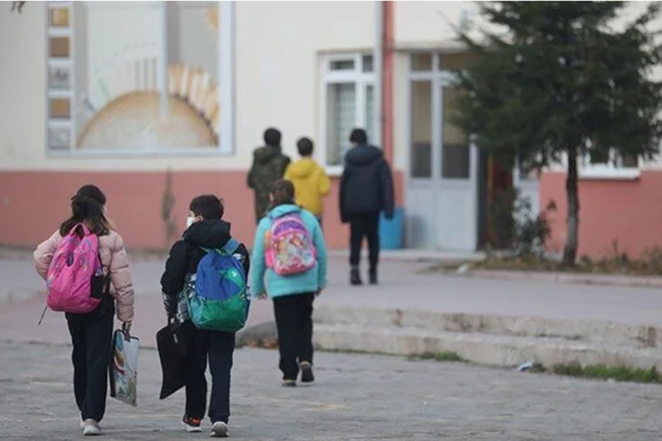 Okullar 13 Şubat'a kadar tatil ilan edildi