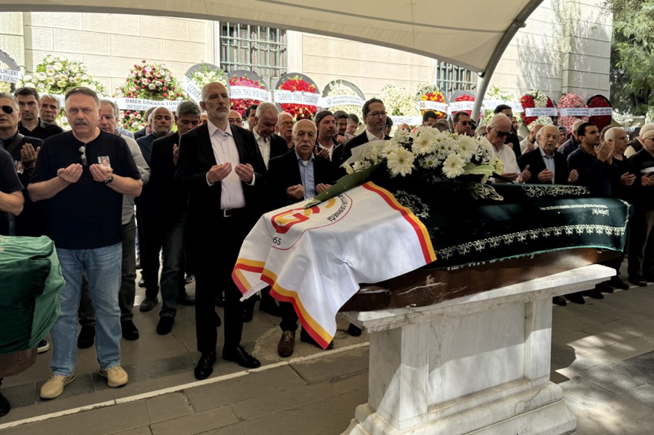 Hayatını kaybeden eski milli tenisçi Necdet Kestelli, İzmir'de son yolculuğuna uğurlandı